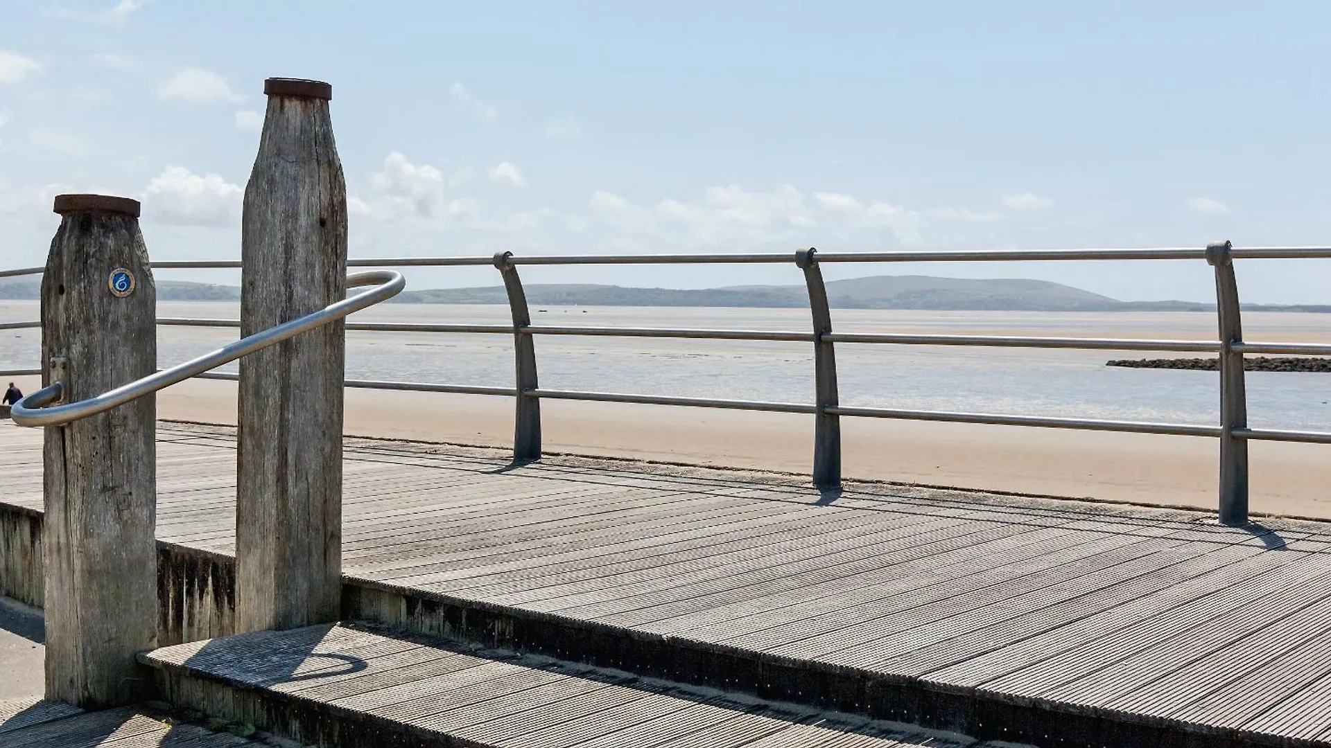Beachlands Llanelli 0*,  United Kingdom